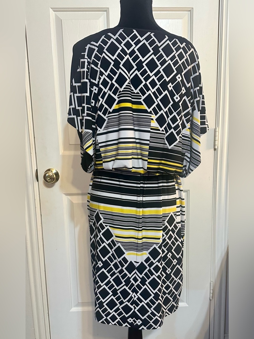 Chaya Geometric Print Midi Dress Size 6 Dolman Sleeve Belted Black White Yellow - Picture 4 of 12